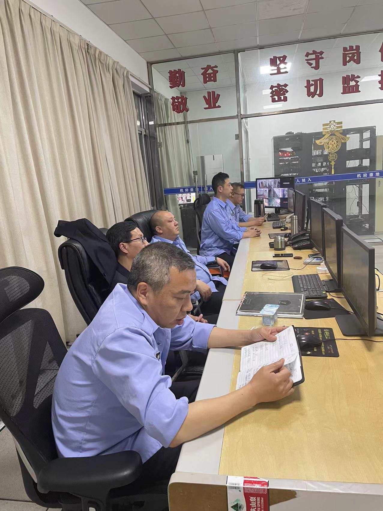 1649918829332412.jpg 執(zhí)勤一隊學(xué)習王之佳攝.jpg